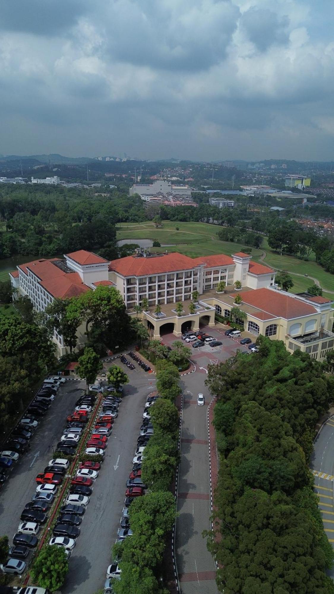 Bangi Resort Hotel Bandar Baru Bangi Zewnętrze zdjęcie Aerial view of the hotel