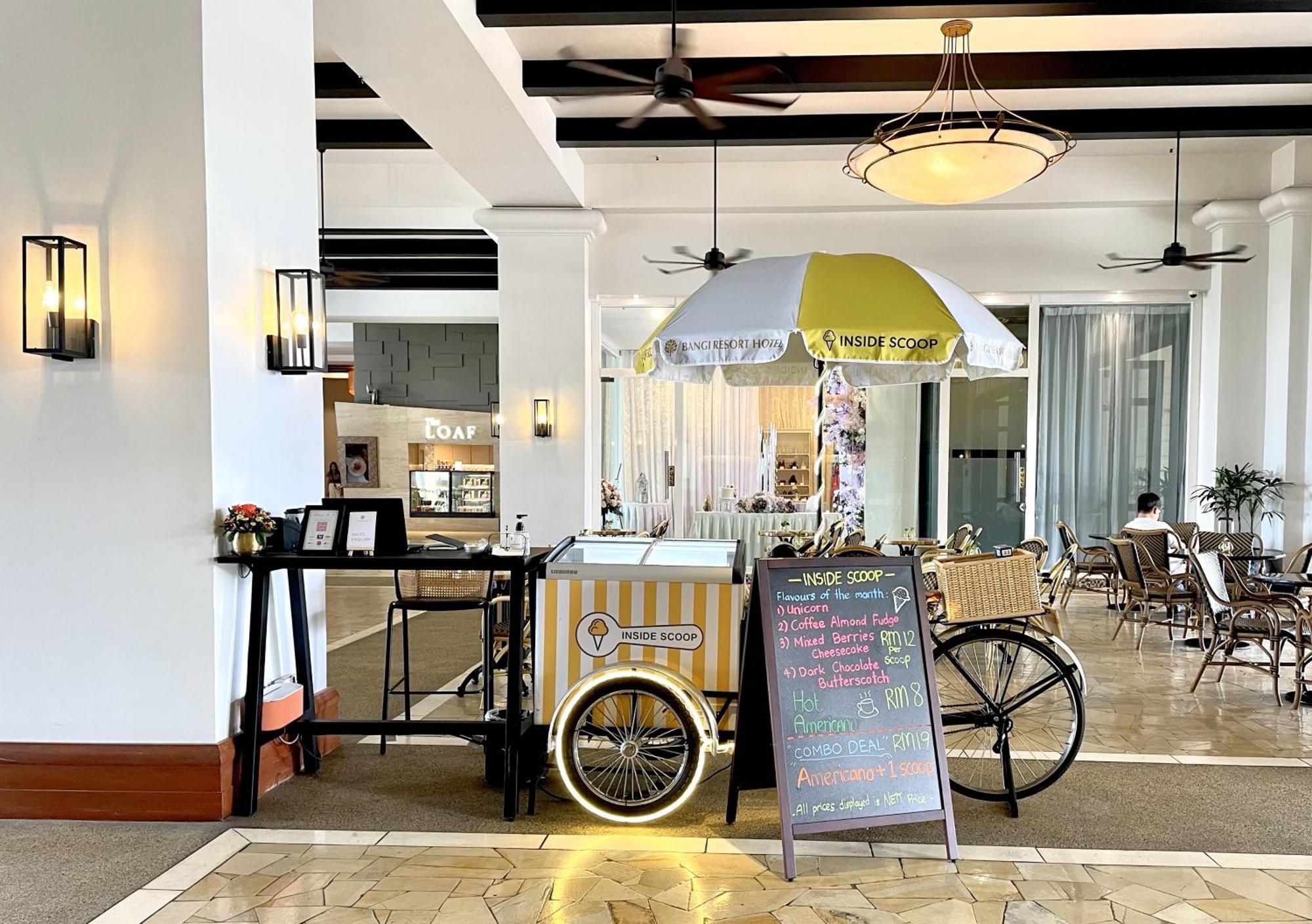 Bangi Resort Hotel Bandar Baru Bangi Zewnętrze zdjęcie A mobile bicycle cart
